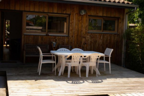 Appartement 2 chambres, terrasse bois indépendante, accès piscine privée